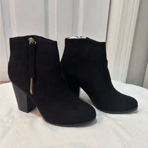 New black ankle boots, size 6.5, block heel, gold zipper, never worn, in box.